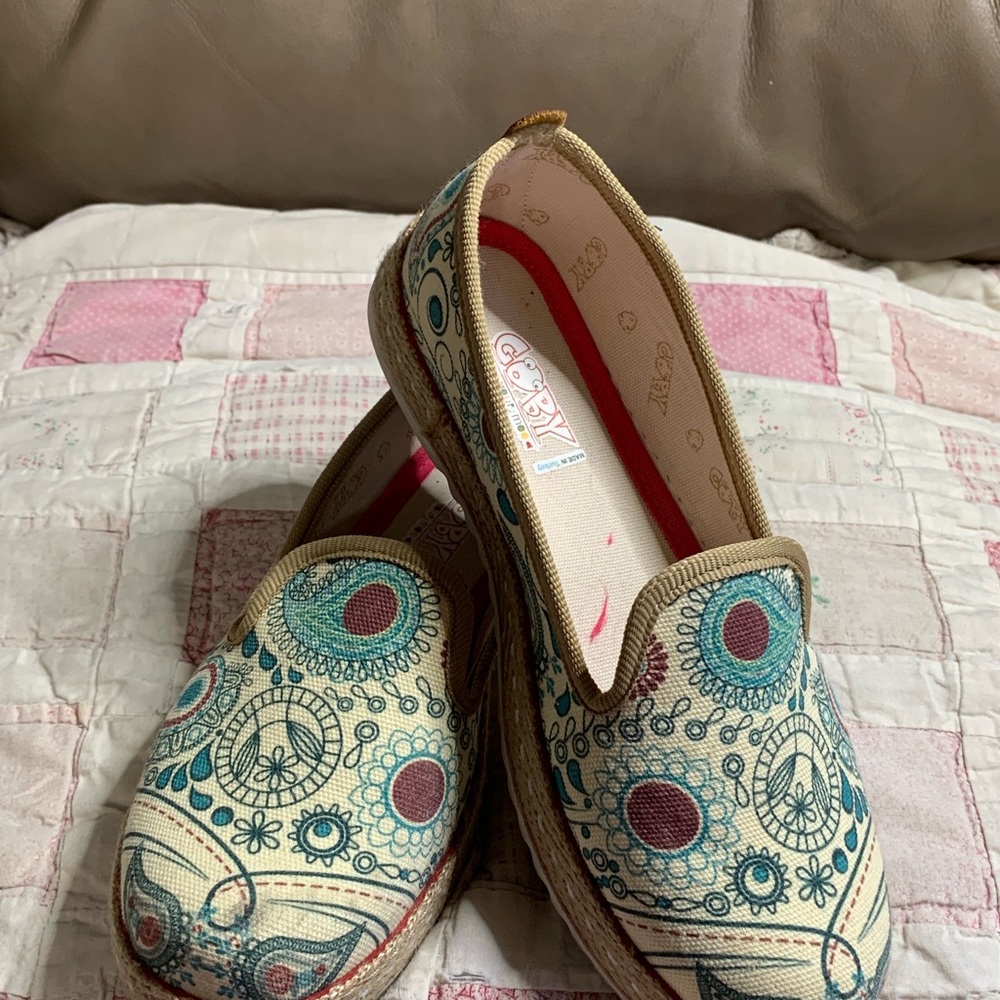 Super cute tennis shoes